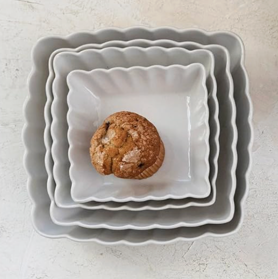 Scalloped-edge serving dish -large
