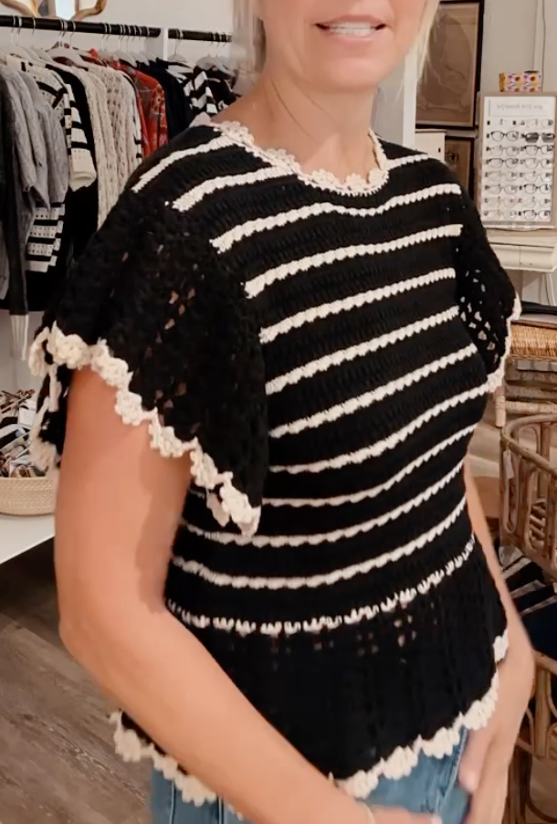 Short Sleeve Ruffle Top Sweater -Black/Natural