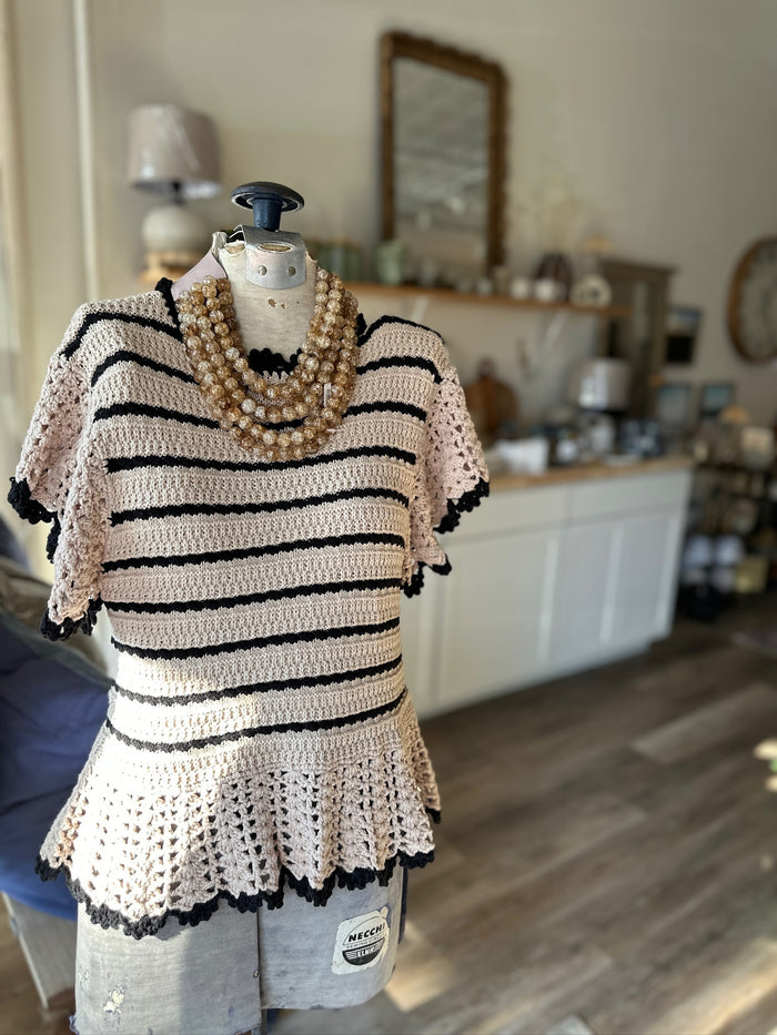 Short Sleeve Ruffle Top Sweater -Natural/Black