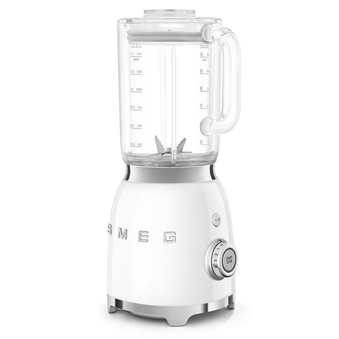 White Smeg 50s retro line blender with control dial displayed on a white background