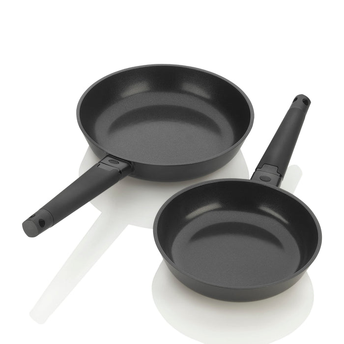 Set of Zavor noir 8 and 10 inch skillet displayed on a white background